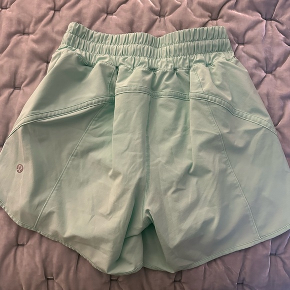 Lulu lemon track that mid rise lined short 5” size 4 - Picture 6 of 7